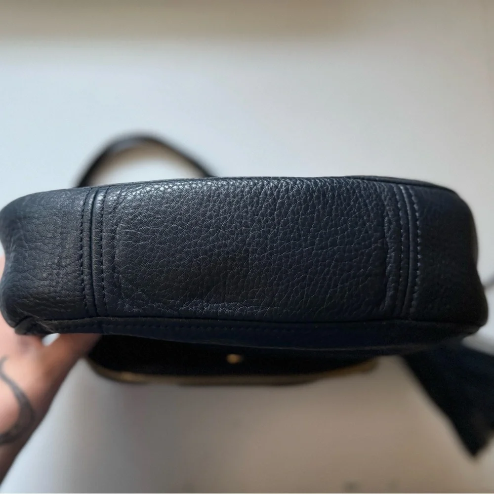 MICHAEL KORS women’s navy blue pebble leather bedford tassel shoulder bag - Picture 3 of 13